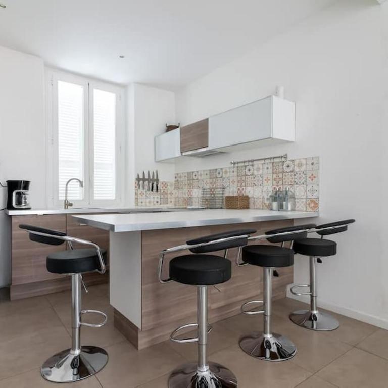 BEAU REZ DE JARDIN- Cannes Suquet - Clim- Calme - Lumineux- 15 minutes Palais des Festival - Apartment mit 2 Schlafzimmern - 20