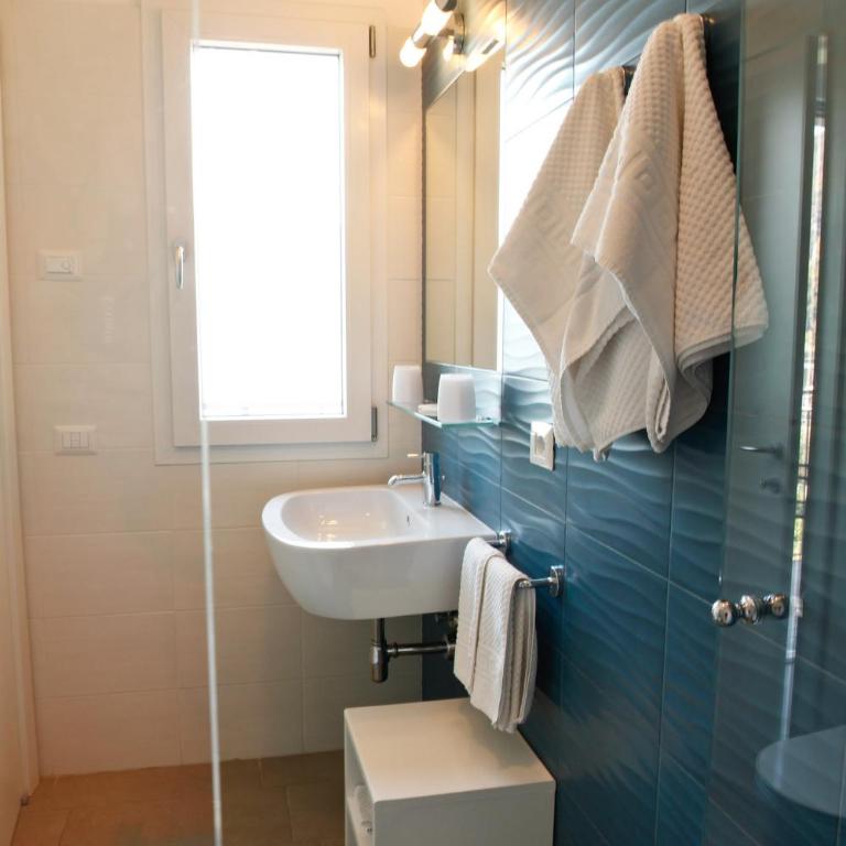 Garden Rooms 2 - Double Room with Lake View - 6