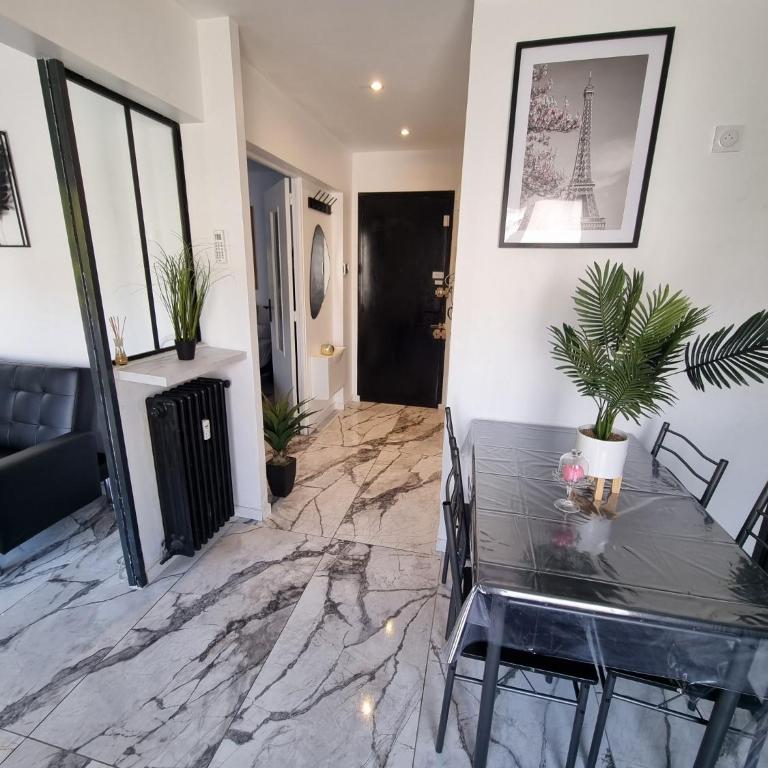 T2 neuf centre ville Saint Raphaël avec terrasse et parking gratuit, prés de la plage et commerces! - Apartment mit 1 Schlafzimmer - 9
