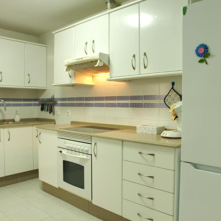 La Bodega del Mar - Luminoso y céntrico apto con piscina en verano y parking - Apartamento Superior con 3 dormitorios - 11