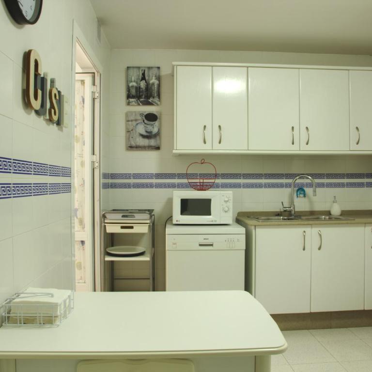 La Bodega del Mar - Luminoso y céntrico apto con piscina en verano y parking - Apartamento Superior con 3 dormitorios - 53