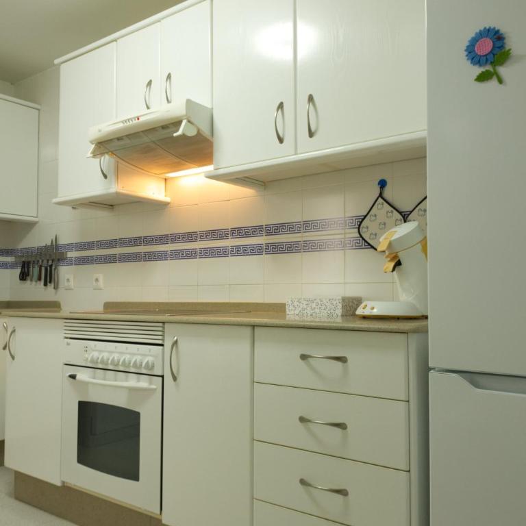 La Bodega del Mar - Luminoso y céntrico apto con piscina en verano y parking - Apartamento Superior con 3 dormitorios - 52