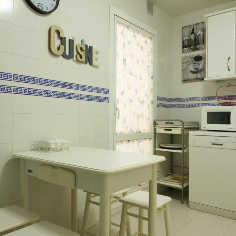La Bodega del Mar - Luminoso y céntrico apto con piscina en verano y parking - Apartamento Superior con 3 dormitorios - 57