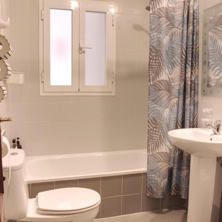 La Bodega del Mar - Luminoso y céntrico apto con piscina en verano y parking - Apartamento Superior con 3 dormitorios - 12