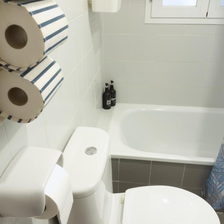 La Bodega del Mar - Luminoso y céntrico apto con piscina en verano y parking - Apartamento Superior con 3 dormitorios - 67