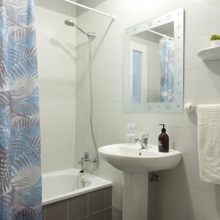 La Bodega del Mar - Luminoso y céntrico apto con piscina en verano y parking - Apartamento Superior con 3 dormitorios - 68