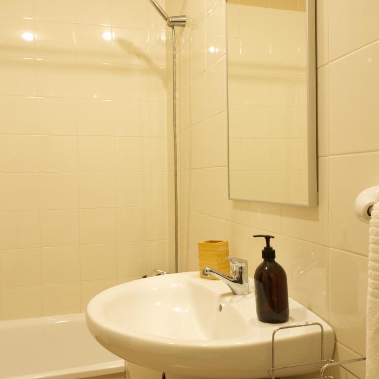 La Bodega del Mar - Luminoso y céntrico apto con piscina en verano y parking - Apartamento Superior con 3 dormitorios - 71