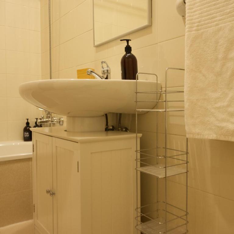 La Bodega del Mar - Luminoso y céntrico apto con piscina en verano y parking - Apartamento Superior con 3 dormitorios - 74