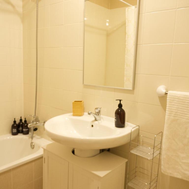 La Bodega del Mar - Luminoso y céntrico apto con piscina en verano y parking - Apartamento Superior con 3 dormitorios - 13