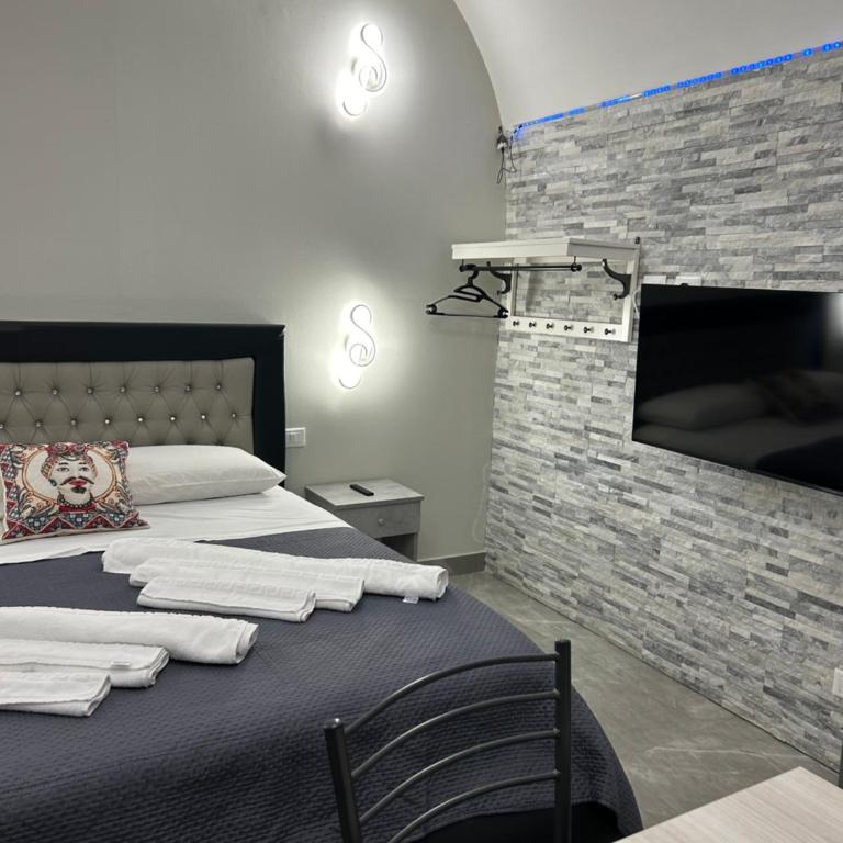 Fanale House - One-Bedroom Apartment - 85
