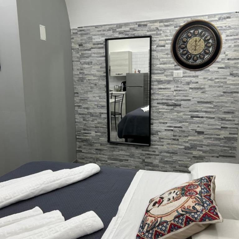 Fanale House - One-Bedroom Apartment - 86