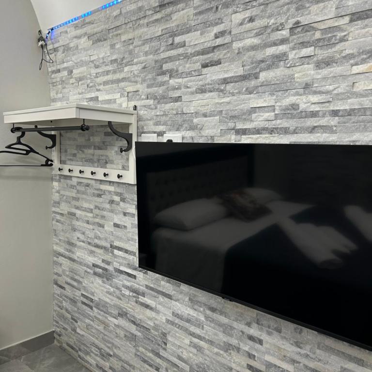 Fanale House - One-Bedroom Apartment - 87