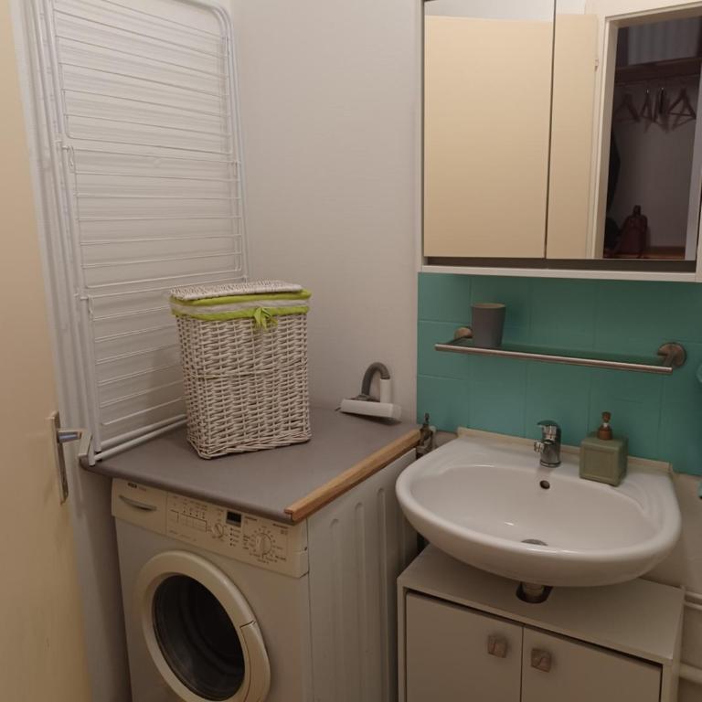Studio RDC calme avec parking fermé près autoroute et tram C - One-Bedroom Apartment - 19