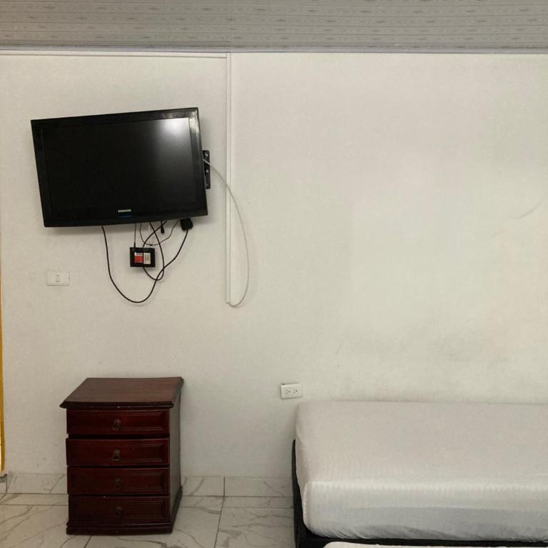 Hotel Mallorca Estadio, Medellin - Family Room with Private Bathroom - 2