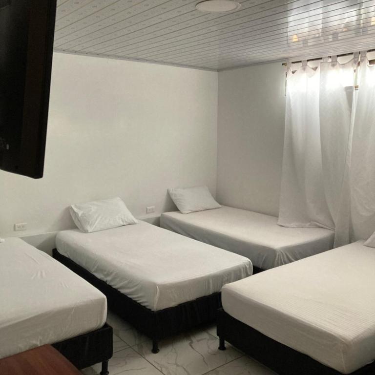 Hotel Mallorca Estadio, Medellin - Family Room with Private Bathroom - 1