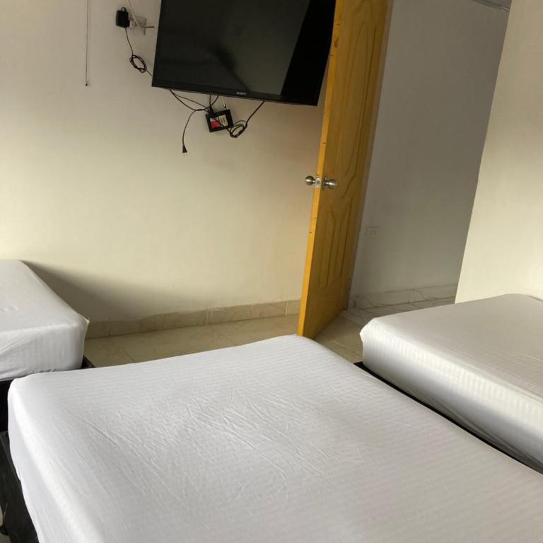 Hotel Mallorca Estadio, Medellin - Family Room with Private Bathroom - 7