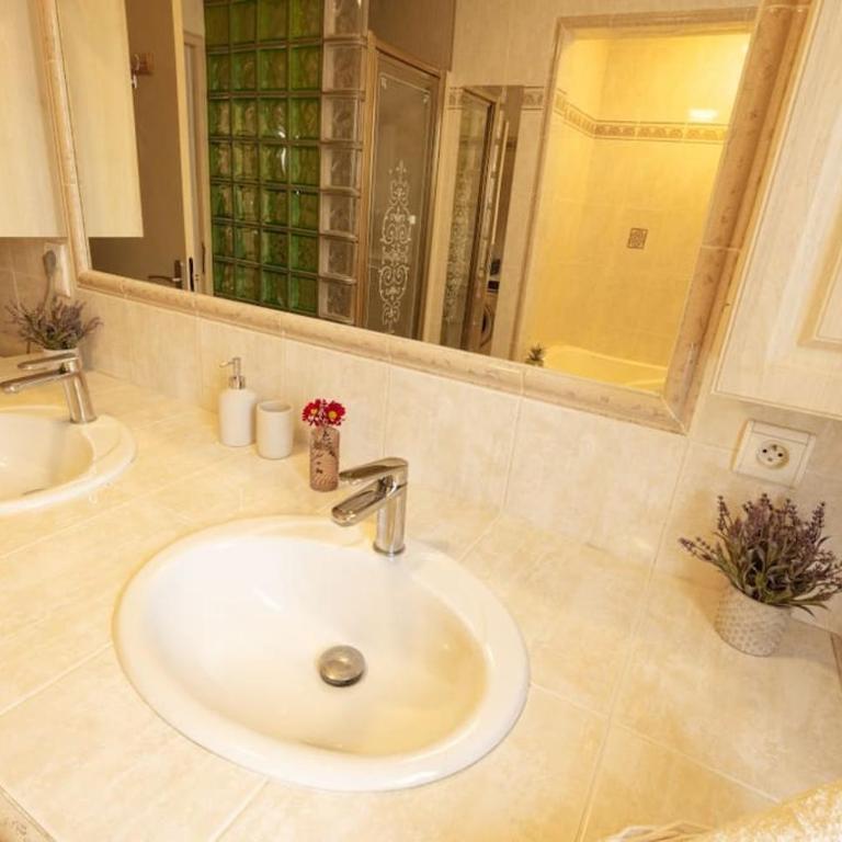 Magnifique T4 Uzès au calme - Appartement 3 Chambres - 30