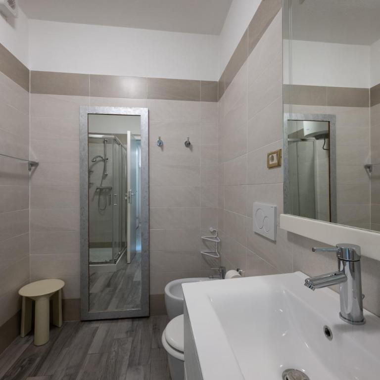 Holiday Apartments Bellariva - Two-Bedroom Apartment with Balcony and Lateral Lake View - 7