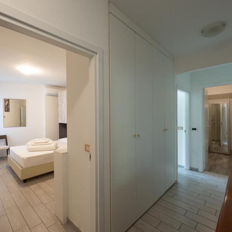 Holiday Apartments Bellariva - Two-Bedroom Apartment with Balcony and Lateral Lake View - 9
