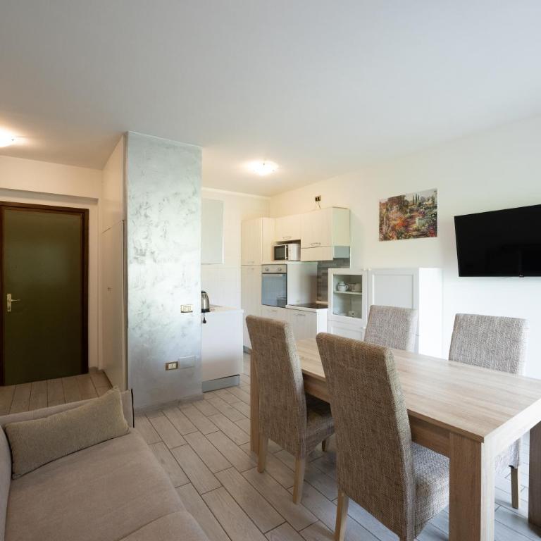 Holiday Apartments Bellariva - Two-Bedroom Apartment with Balcony and Lateral Lake View - 11