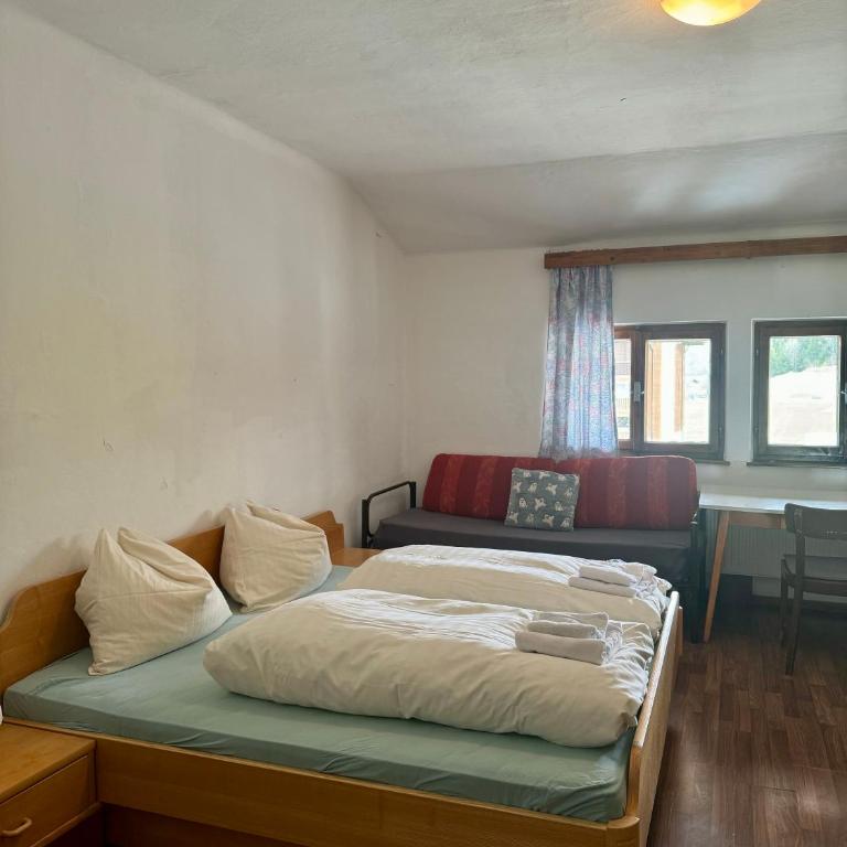 SKILL Mountain Lodge - Ski und Bike Hostel im Sommer mit JOKER CARD - Standard Doppelzimmer mit Gemeinschaftsbad - 16