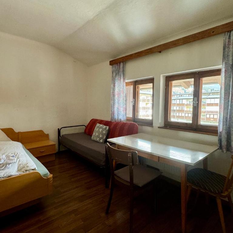 SKILL Mountain Lodge - Ski und Bike Hostel im Sommer mit JOKER CARD - Standard Doppelzimmer mit Gemeinschaftsbad - 17