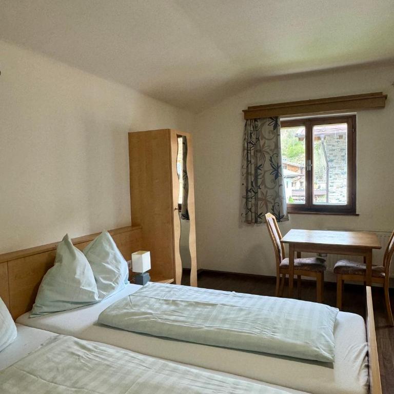 SKILL Mountain Lodge - Ski und Bike Hostel im Sommer mit JOKER CARD - Standard Doppelzimmer mit Gemeinschaftsbad - 15