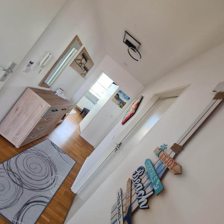 Rooftop Penthouse & Parking - up to 5 Pers - fast transit to Fair & Center - One-Bedroom Apartment - 9