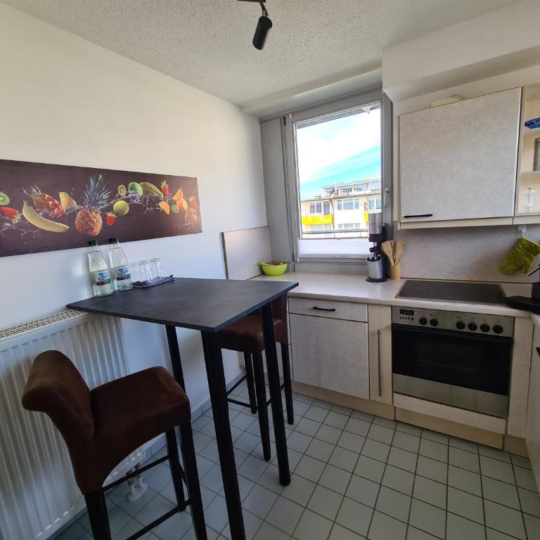 Rooftop Penthouse & Parking - up to 5 Pers - fast transit to Fair & Center - One-Bedroom Apartment - 11