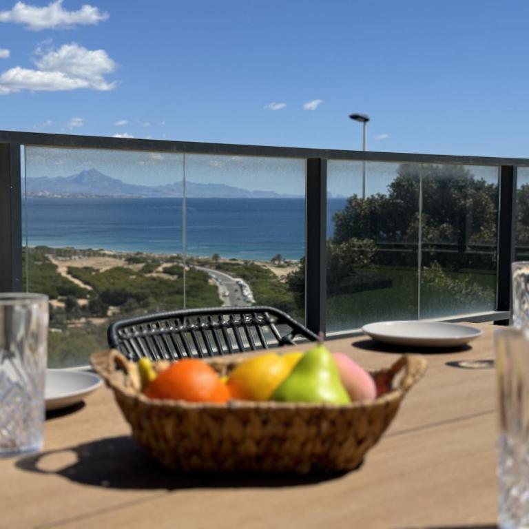 ICONIC by United Renters - Three-Bedroom Apartment with Sea View - 3