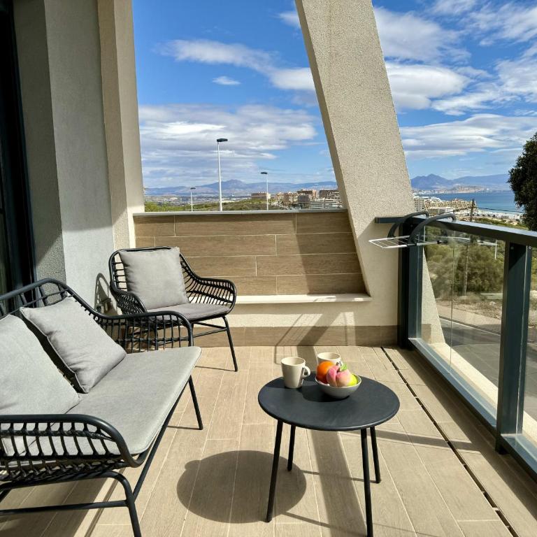 ICONIC by United Renters - Three-Bedroom Apartment with Sea View - 4