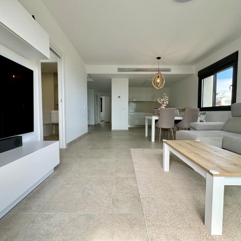 ICONIC by United Renters - Three-Bedroom Apartment with Sea View - 10