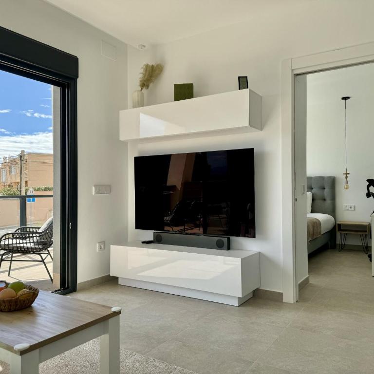 ICONIC by United Renters - Three-Bedroom Apartment with Sea View - 11