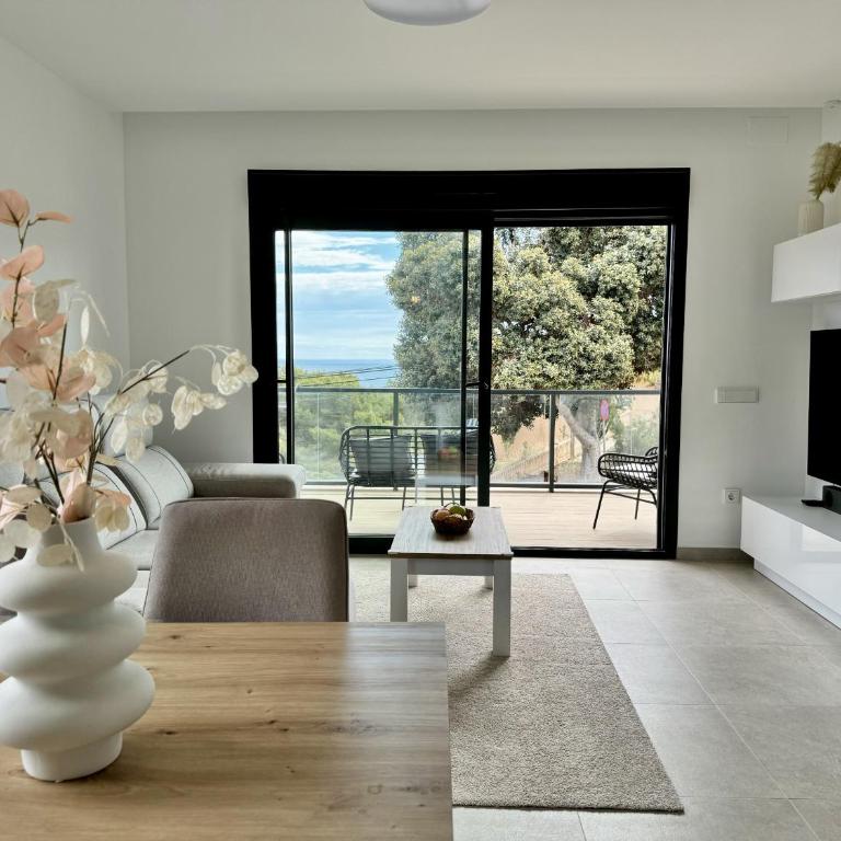 ICONIC by United Renters - Three-Bedroom Apartment with Sea View - 16