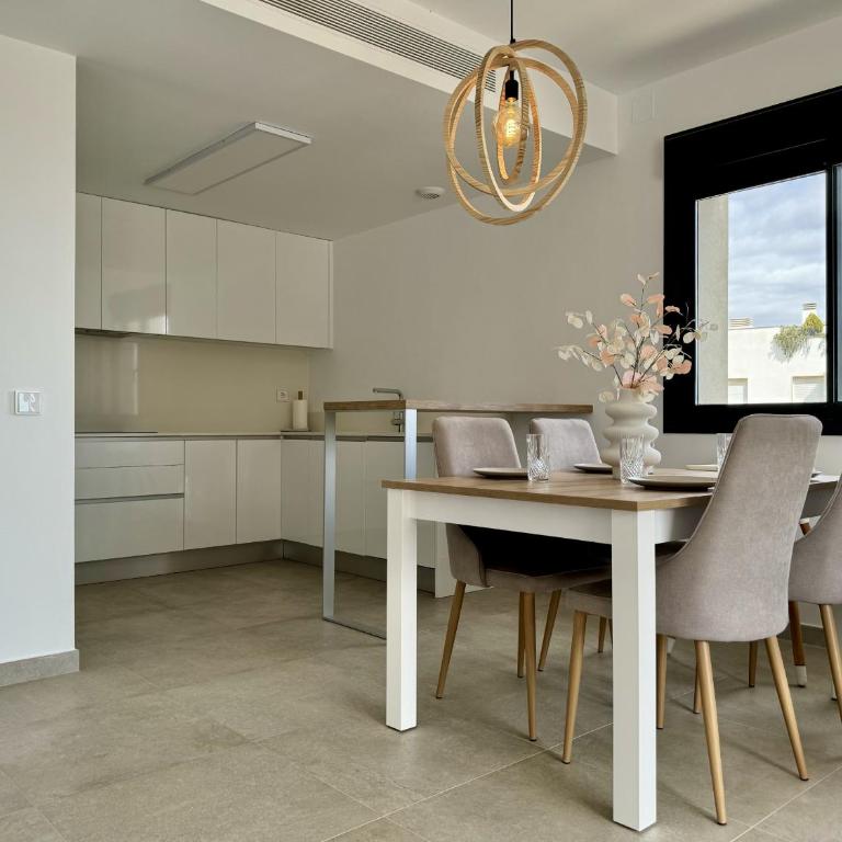 ICONIC by United Renters - Three-Bedroom Apartment with Sea View - 21