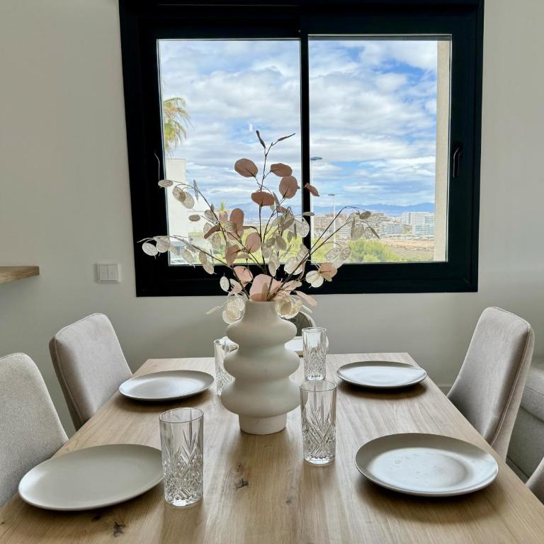 ICONIC by United Renters - Three-Bedroom Apartment with Sea View - 28