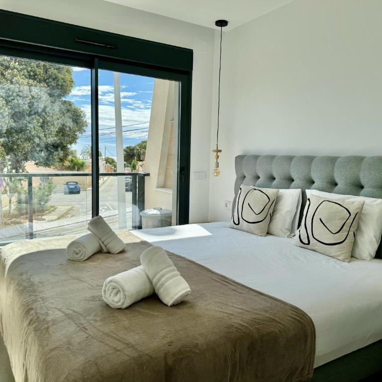 ICONIC by United Renters - Three-Bedroom Apartment with Sea View - 32