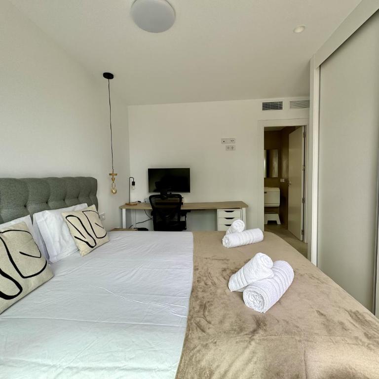 ICONIC by United Renters - Three-Bedroom Apartment with Sea View - 37