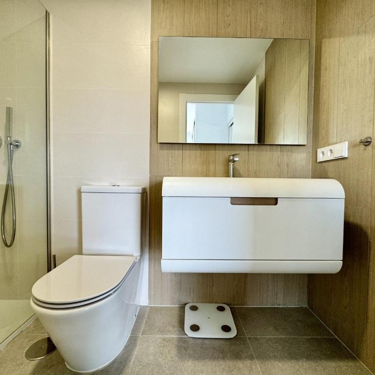 ICONIC by United Renters - Three-Bedroom Apartment with Sea View - 40