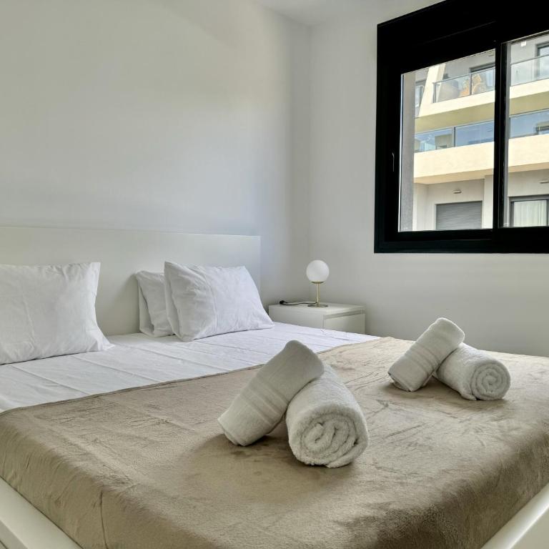 ICONIC by United Renters - Three-Bedroom Apartment with Sea View - 47