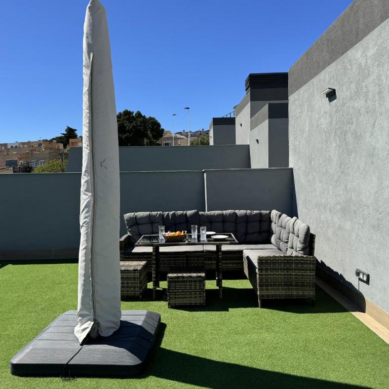 ICONIC by United Renters - Three-Bedroom Apartment with Sea View - 60