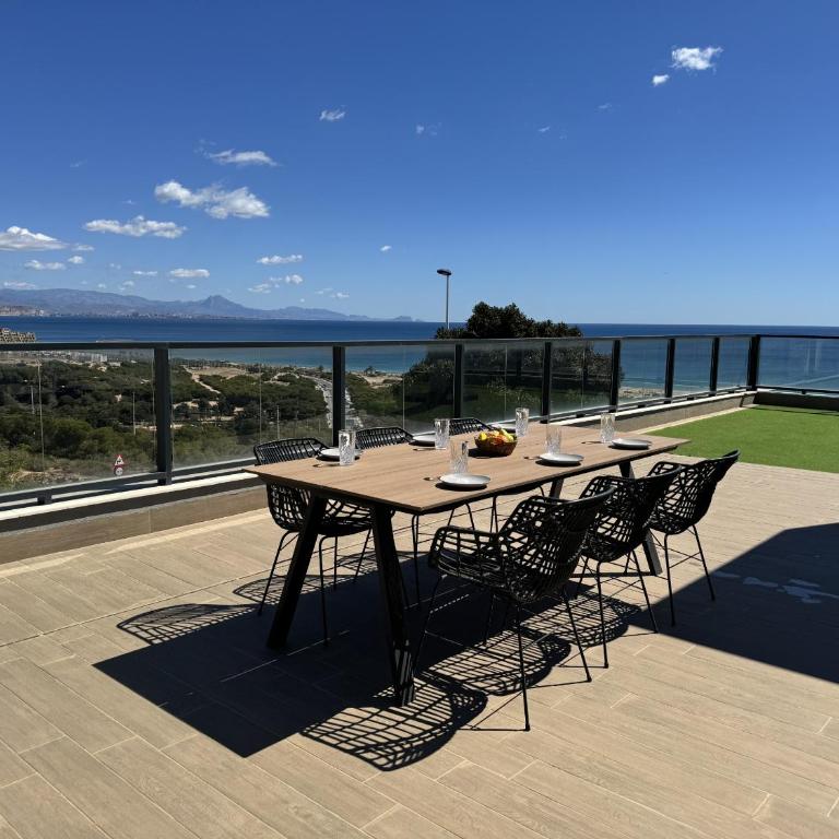 ICONIC by United Renters - Three-Bedroom Apartment with Sea View - 63