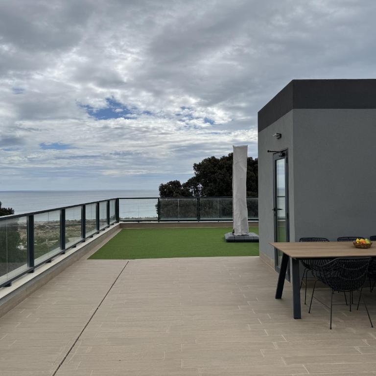 ICONIC by United Renters - Three-Bedroom Apartment with Sea View - 66