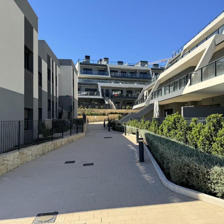 ICONIC by United Renters - Three-Bedroom Apartment with Sea View - 67