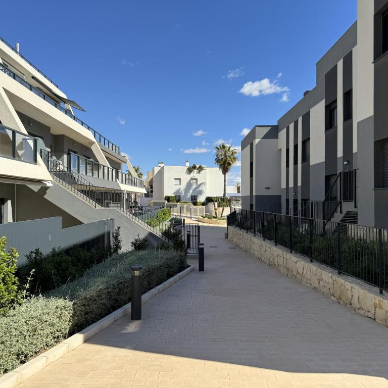 ICONIC by United Renters - Three-Bedroom Apartment with Sea View - 70