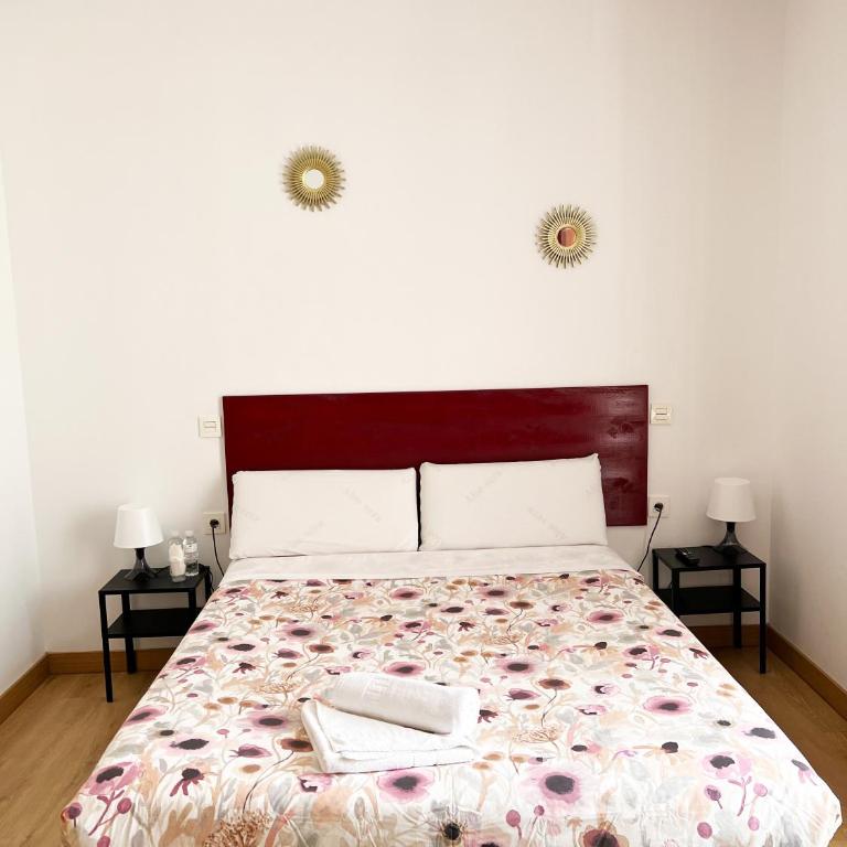 Hostal Abaaly - Habitación Doble Exterior con balcón y baño compartido - 5