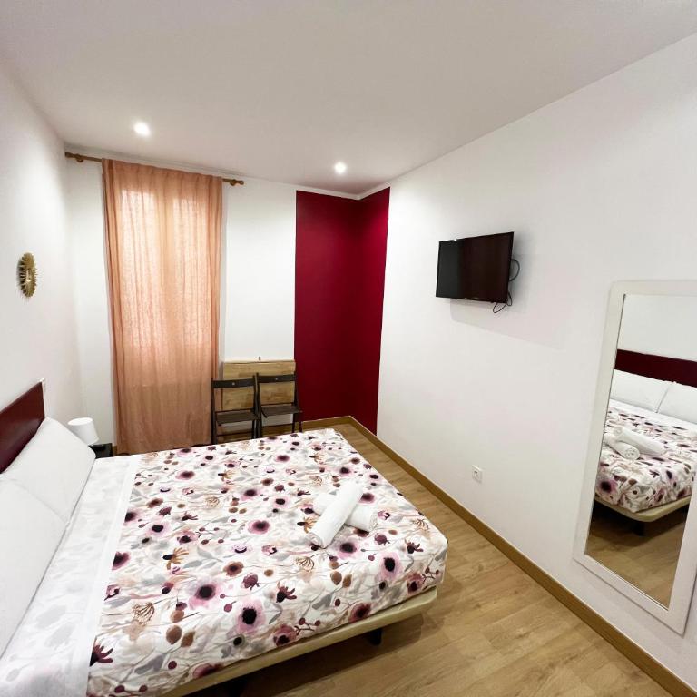 Hostal Abaaly - Habitación Doble Económica Interior con baño compartido - 1