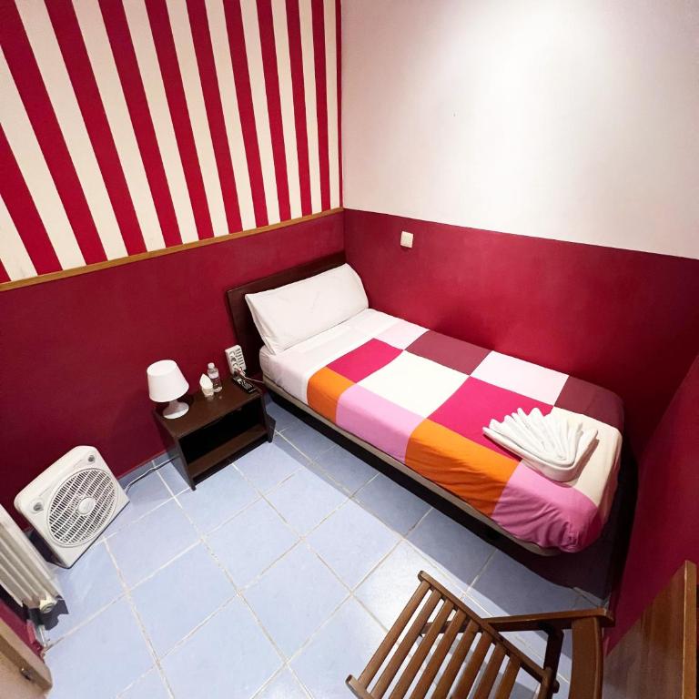 Hostal La Casa de La Plaza - Single Room with Shared Bathroom - 2