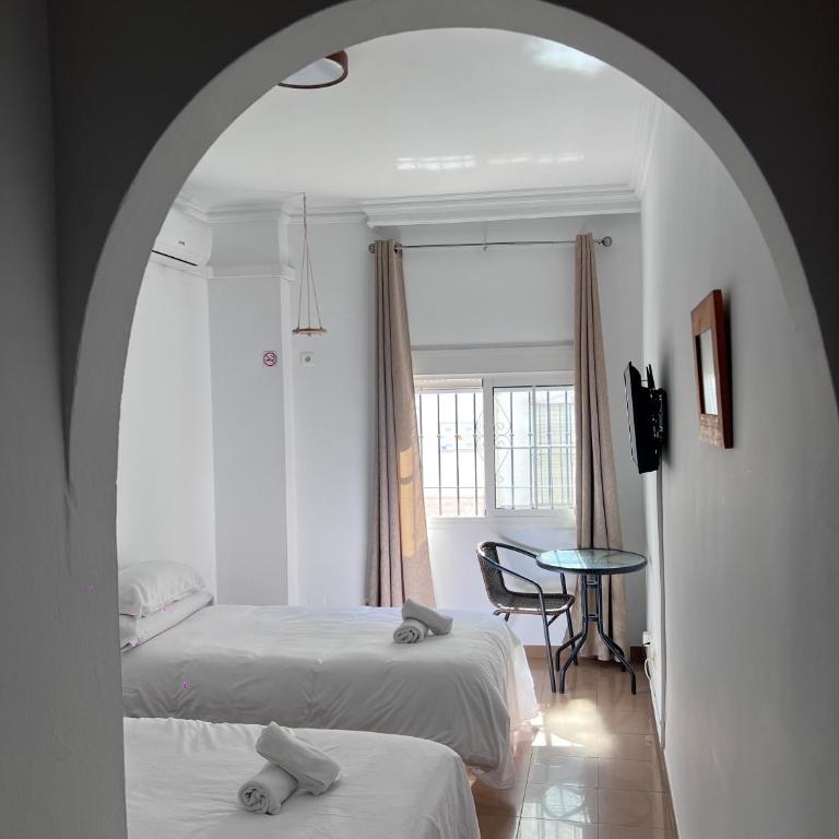 Naim Guest House Nerja - Habitación Doble - 2 camas - 12