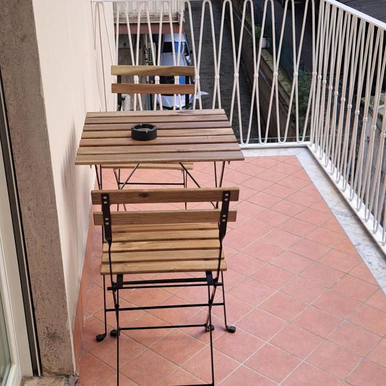 B&B Zelia Napoli - Camera Matrimoniale con Balcone - 11